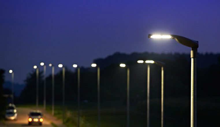 Illuminazione pubblica, acquistati gli impianti, ora il resto